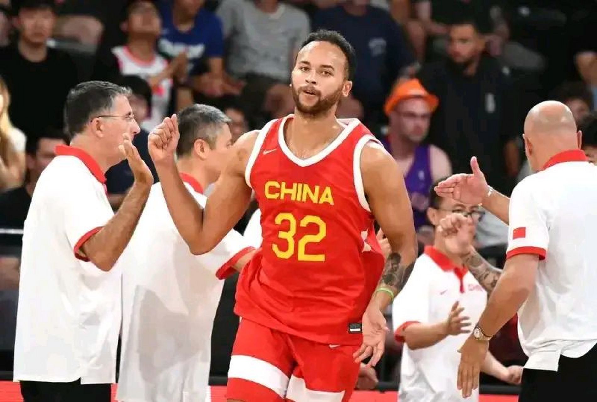 世界级球星备战国际篮球赛事决赛的简单介绍